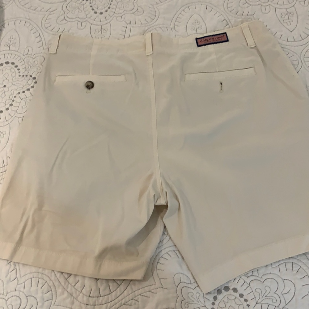 Men’s khaki shorts  Vineyard vines